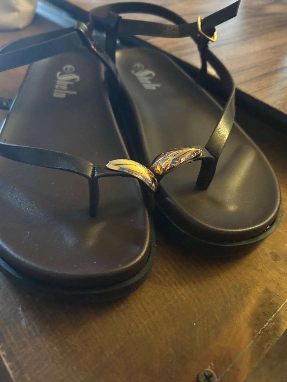 SHEIN Toe-Loop Sandals - Picture 3 of 3